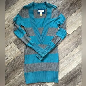 American eagle. Cute long sweater. Great condition.